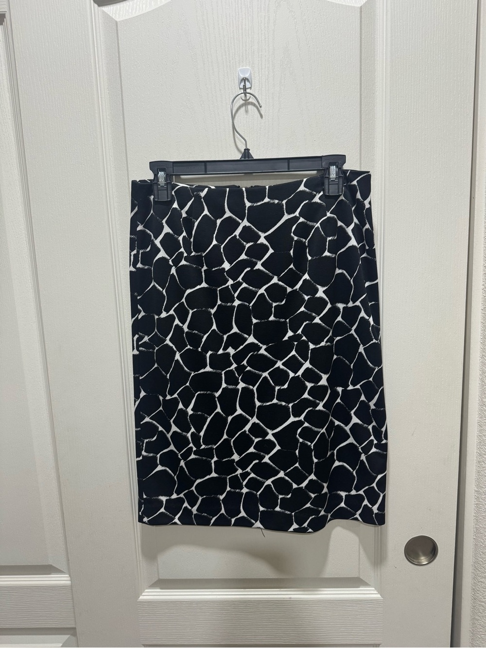 Alfani Women’s Black White Abstract Print Pencil Skirt Size 6